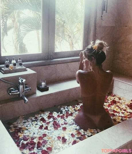 Casi nude leaked OnlyFans pic
