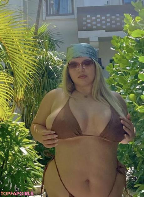 Sierra nude leaked OnlyFans pic
