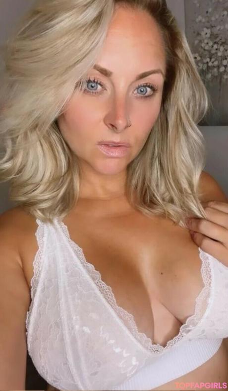 Linzc nude leaked OnlyFans pic
